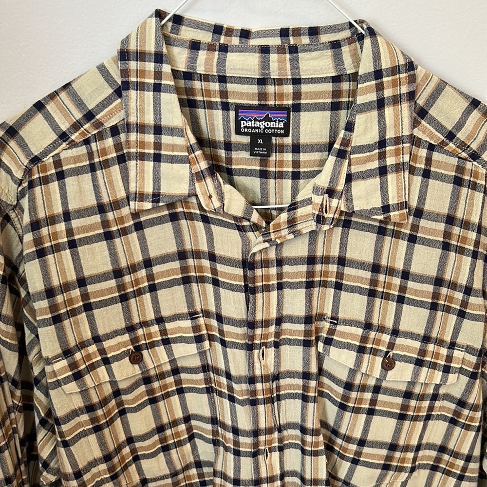 Patagonia men’s long sleeve button down shirt